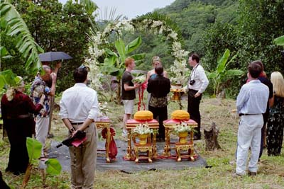 Laura states her vows to Colin, and places the ring on his finger